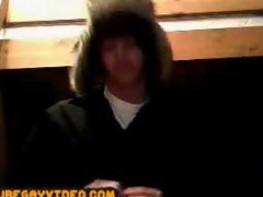 Masked twink jerking off his prick on webcam