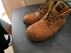 14 Cumshots on Docker Boots