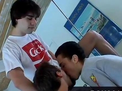 Two twinks make out before an anal threesome